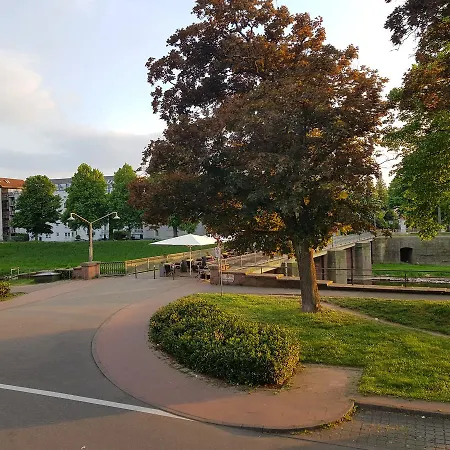 Schuetzen * ראסטאט